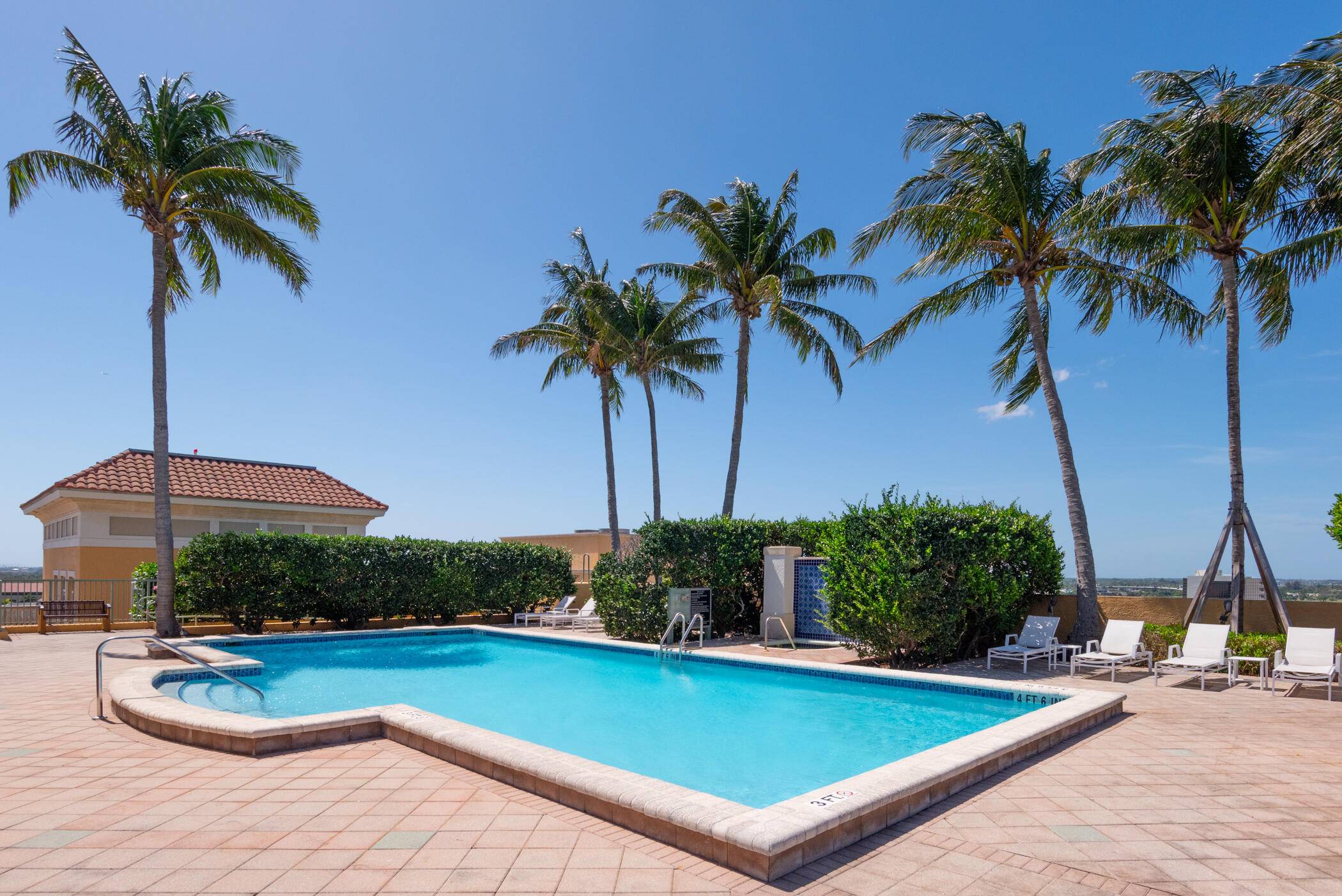 Soaring Ceilings ! Spectacular First Floor 2Bed 2Bath.