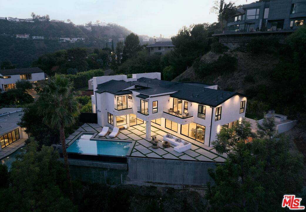 2608 Zorada Dr 4BR Hollywood Hills East La