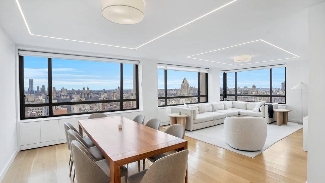 Spectacular corner apartment located on the 33rd floor with breathtaking, three exposure north, east and west views of the city.