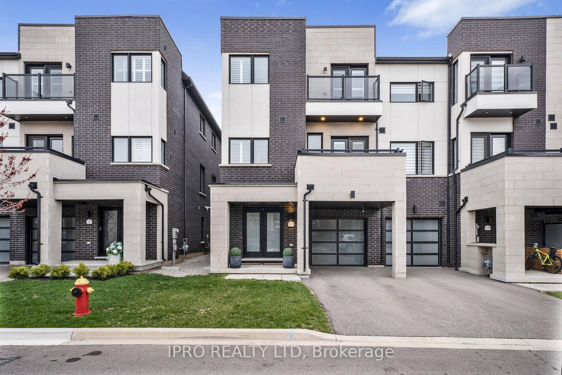 Stunning Executive Freehold Home in Milton's Desirable Ford Neighborhood.