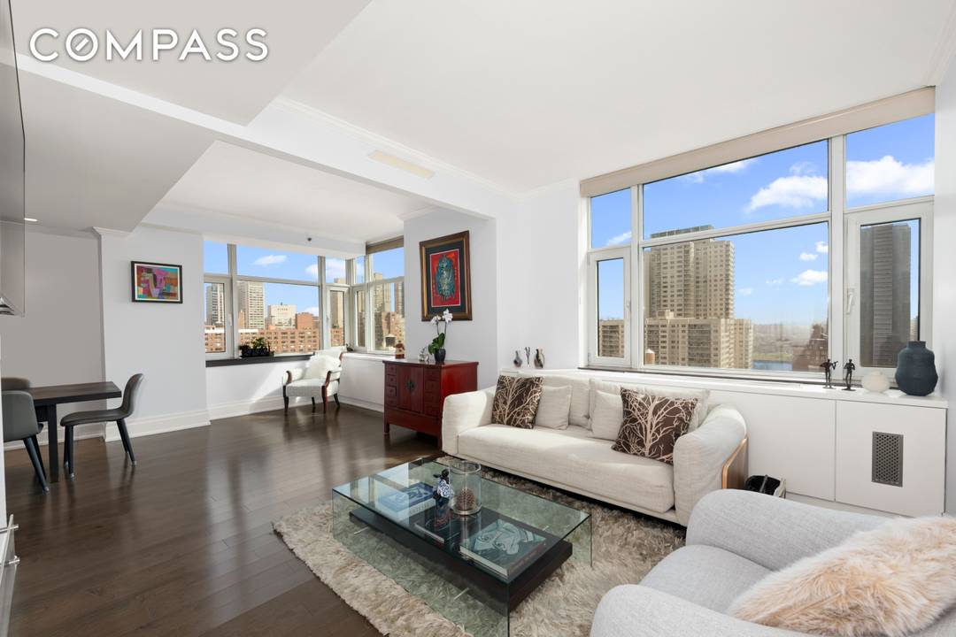 Perched on the 17th floor of one the Upper East Side s most beloved residential towers is a meticulously renovated, corner 3 bedroom, 3 bathroom Condo in the sky.