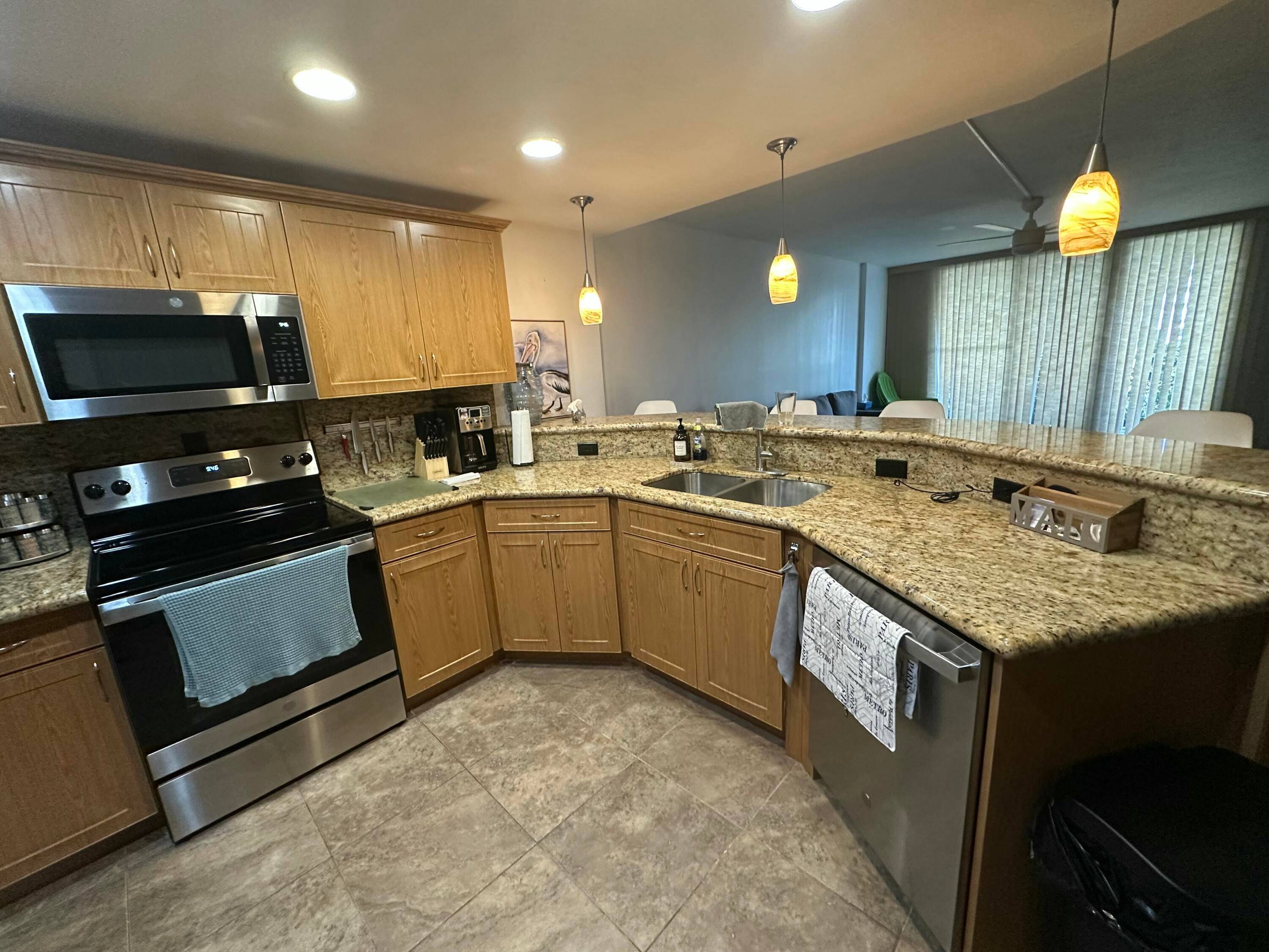 GREAT OPPORTUNITY TO LIVE ON OCEAN FRONT CONDO.