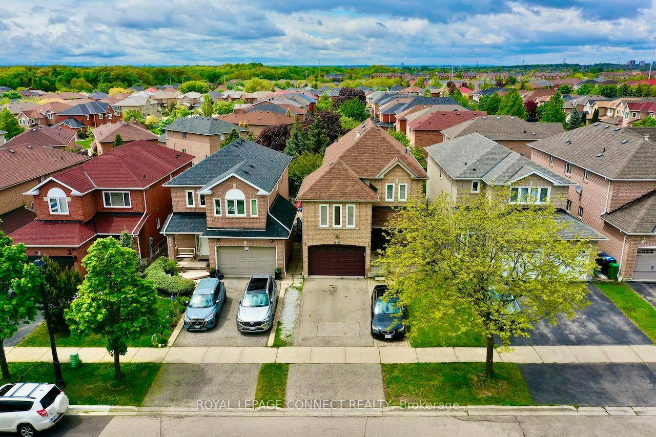 All brick detached 3 1 bedroom home with approx 2, 692SF finished living space situated 5 mins from Heartland Town Centre.