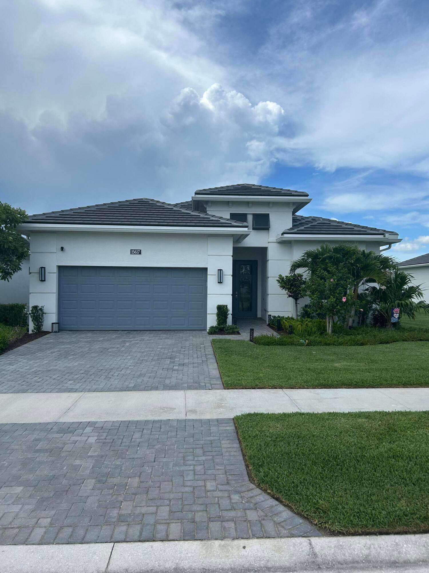 Exquisite Upgraded Home in Cresswind at Westlake !