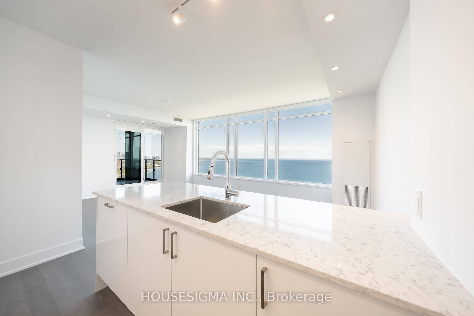 Stunning Brand New South Facing Corner Suite At Mirabella !