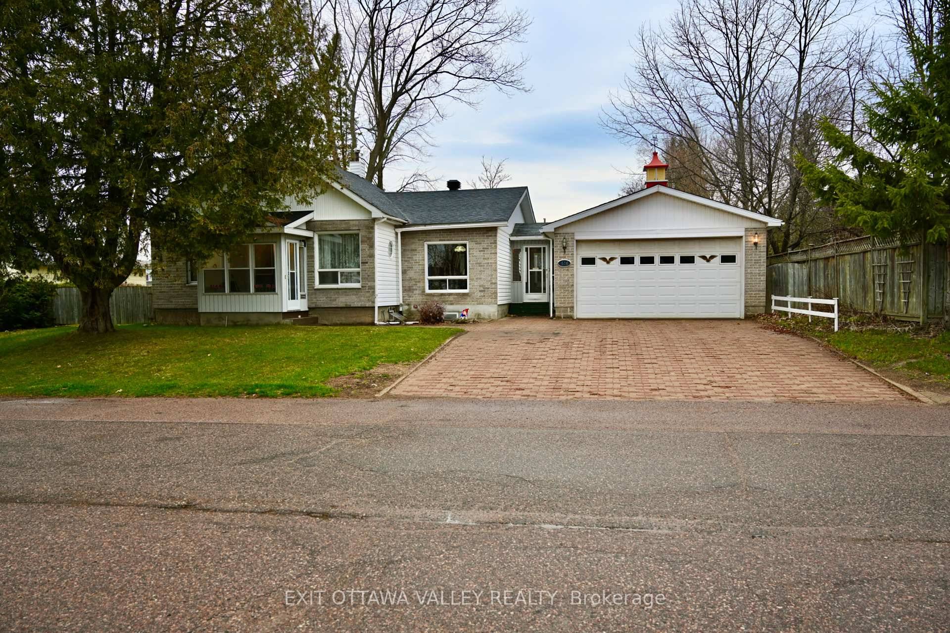 Charming 2 Bedroom with bonus room, 2 Bathroom home in a quiet family friendly neighborhood.