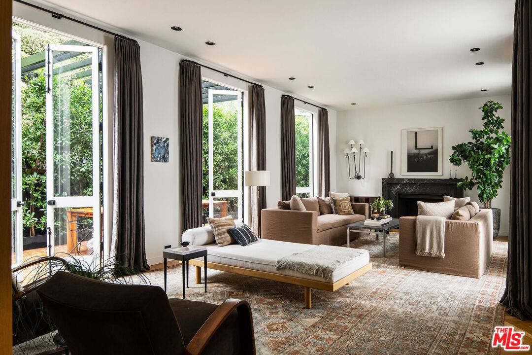 8817   Thrasher Ave 3BR Sunset Strip La