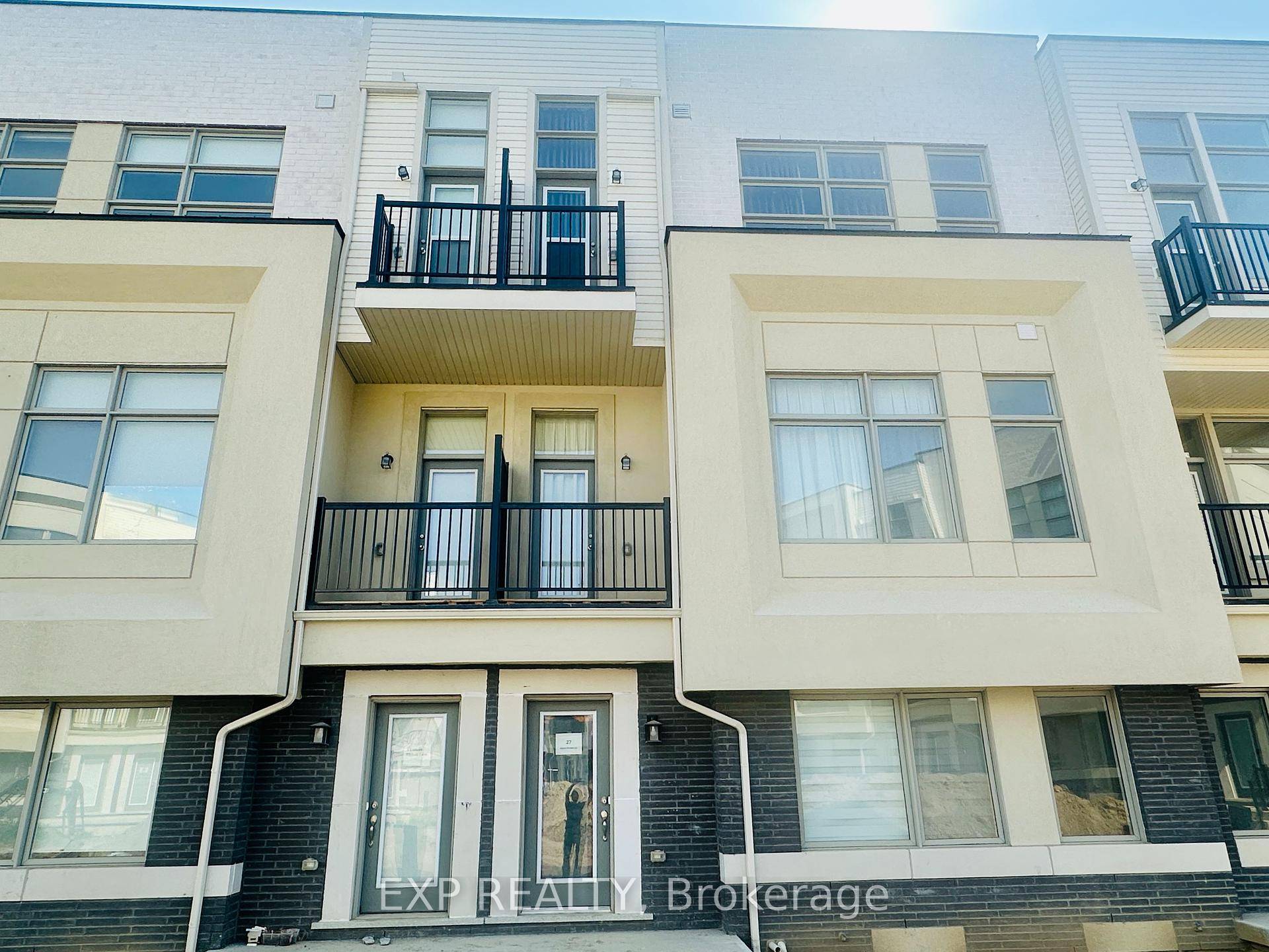 Master bedroom includes a private 3 pc ensuite bathroom for rent in a modern freehold townhouse in Cachet.