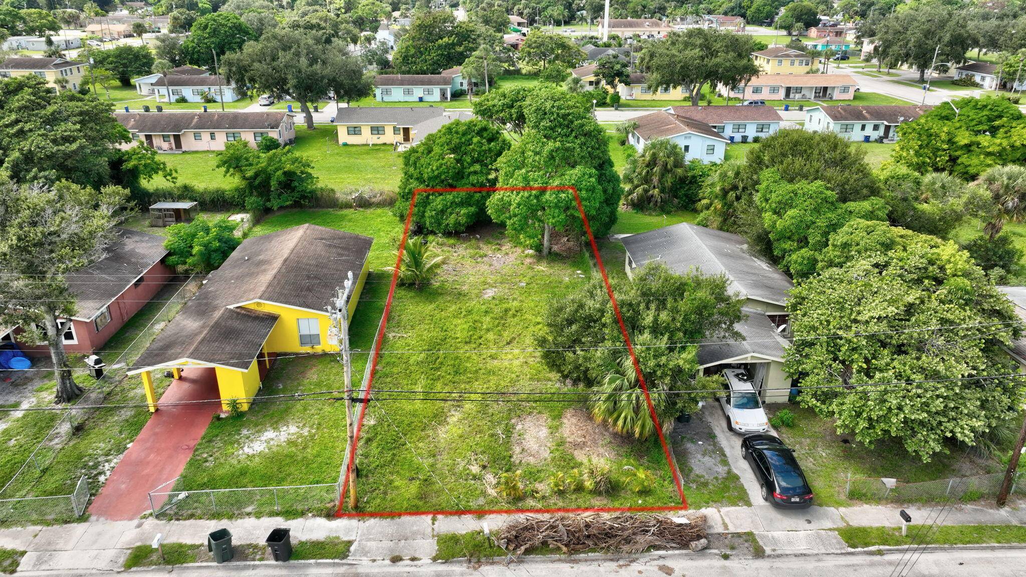 This buildable lot is ideally located just minutes from the Intracoastal and beautiful Fort Pierce beaches.