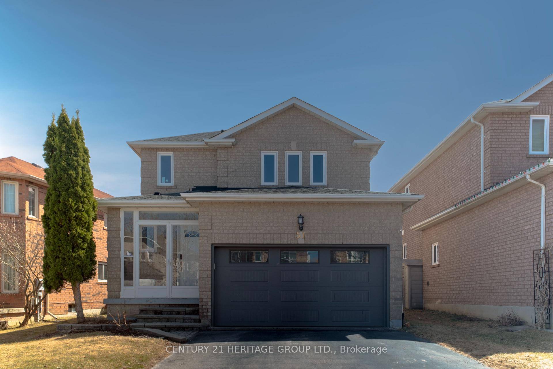 Stunning detached home in the heart of Westbrook !