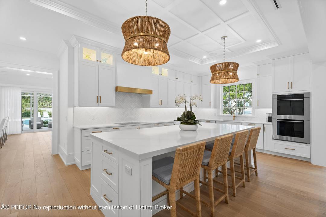 John's Island. This exceptional residence was fully renovated in '24 and is just steps from the beach.