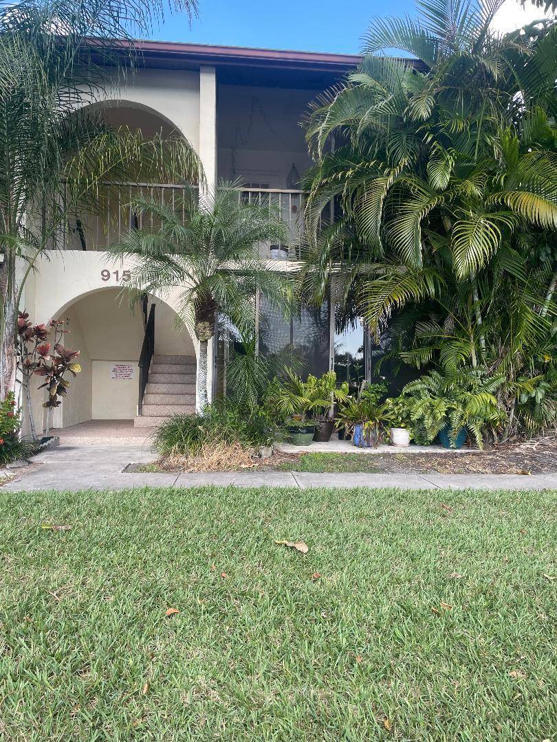 Great gated community with huge pool.