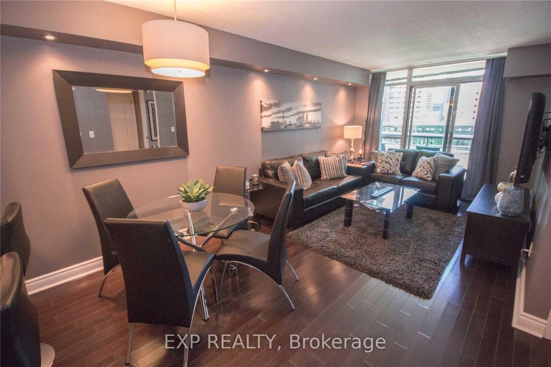 Enjoy a gorgeous, sun filled one bedroom suite offering over 600 sq.