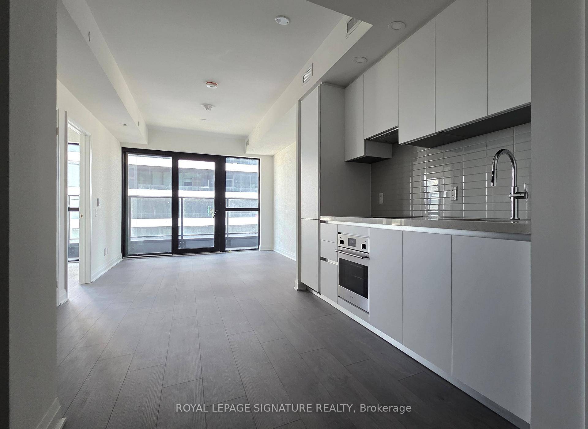 Welcome to Exchange District Condos 1 a luxurious and modern residence perfectly situated in the heart of downtown Mississauga !