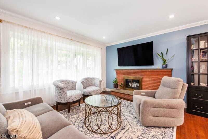 Welcome to this beautifully renovated 2 bedroom, 2.