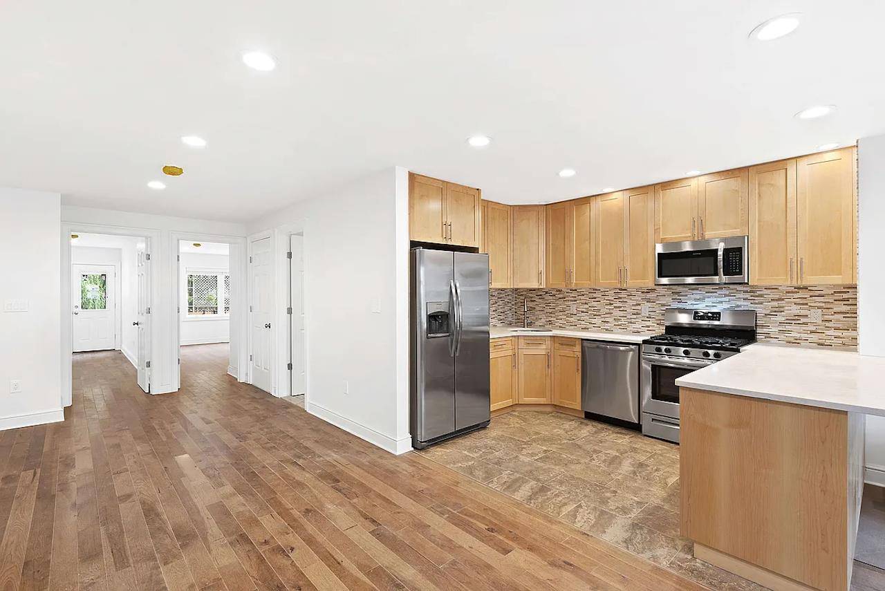 Newly renovated. Best priced 3 bedroom in Long Island City !