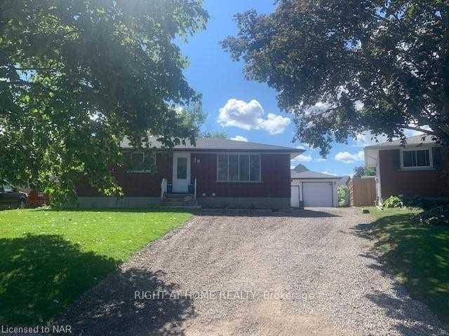 Upper Unit Only Vacant, Easy Showing Bungalow With Newer Finishes, New Appliances, New Furnace, Excellent Location.