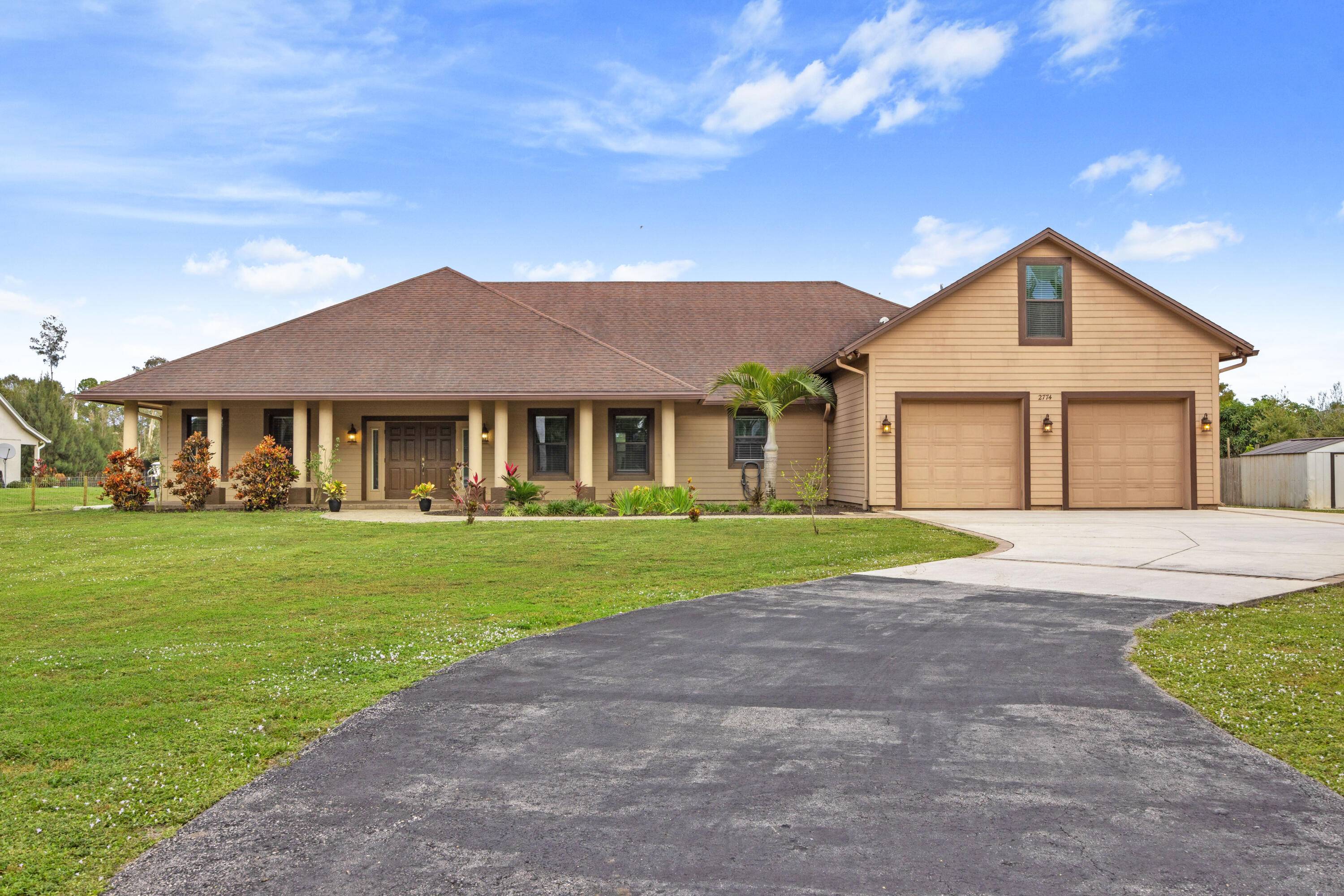Saddle up for country living at its finest !