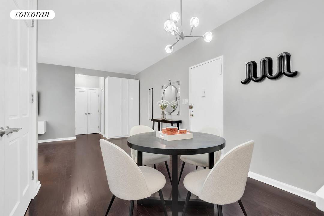 Apartment A1004 is an oversized, renovated Junior one bedroom with an open kitchen, a bright southern exposure, great natural light, and large custom fitted closets for maximum storage.