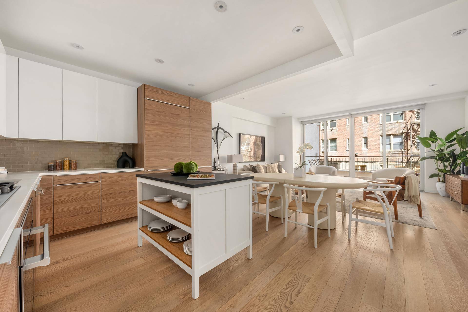 PRICE IMPROVEMENT ! LIVE IN THE SUBURBS IN THE CITY !