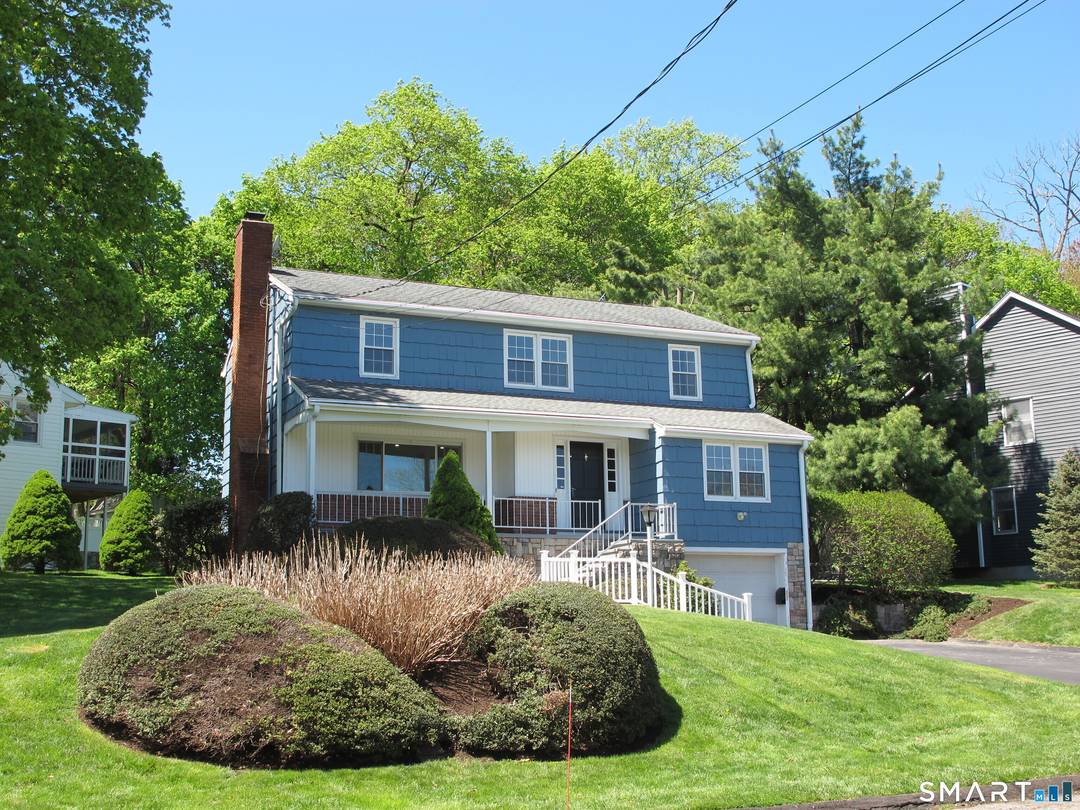 Easy living in this freshly painted, everything already done for you rental.