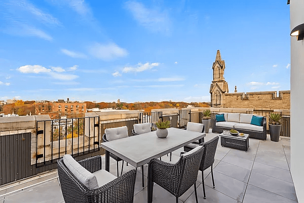 Newly Renovated 3 Bedroom, 2 Bath Apartment with Private Rooftop Terrace Discover modern living in this beautifully renovated 3 bedroom, 2 bathroom apartment, perfectly situated just moments away from Prospect ...