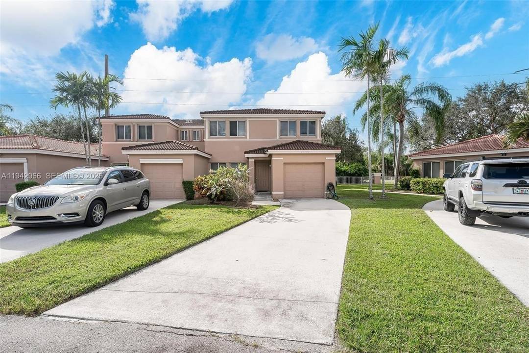 Welcome to this rarely available 3 bedroom townhouse located in the highly desirable Harmony Lakes community in Davie.
