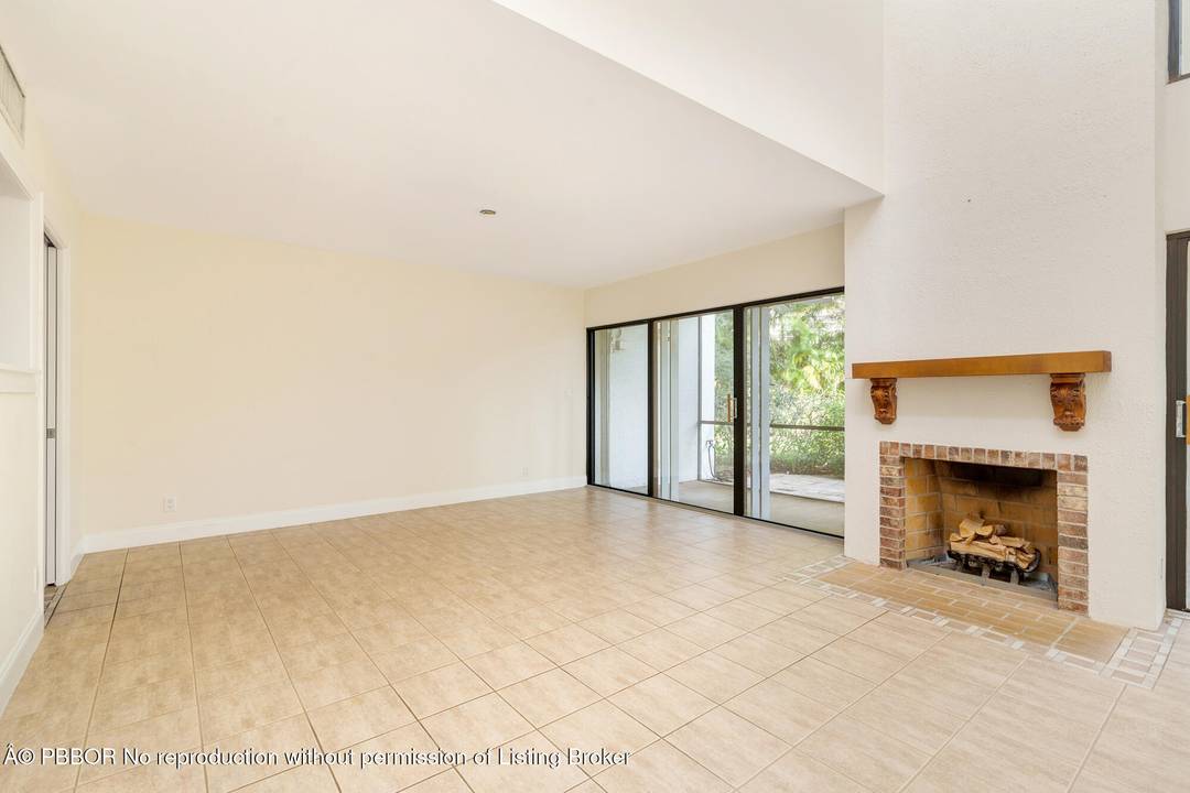 MOTIVATED SELLER ! Boasting 3 bedrooms and 3 bathrooms, this hassle free townhouse is located in the heart of bustling West Palm Beach.