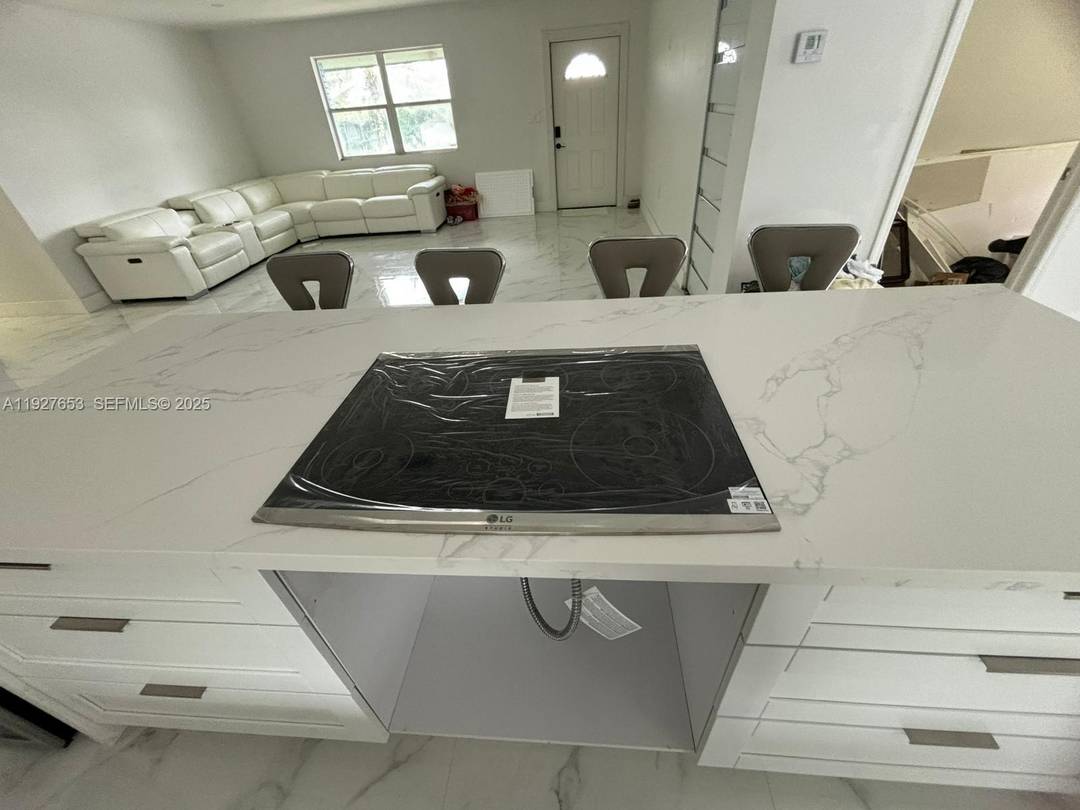 Great Farm Style Living in the heart of Homestead Fl, Near the Key Largo Entrance close to Urban Developments.