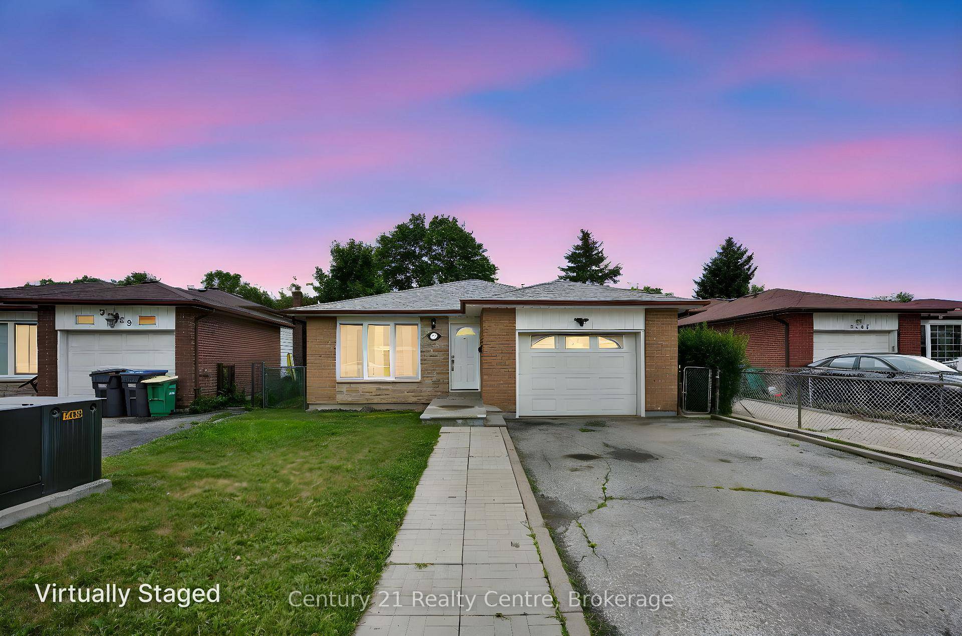 Beautiful 4 level detached backsplit with 3 2 bedrooms, 2 kitchens, 2 laundries amp ; walkout basement backing onto ravine !