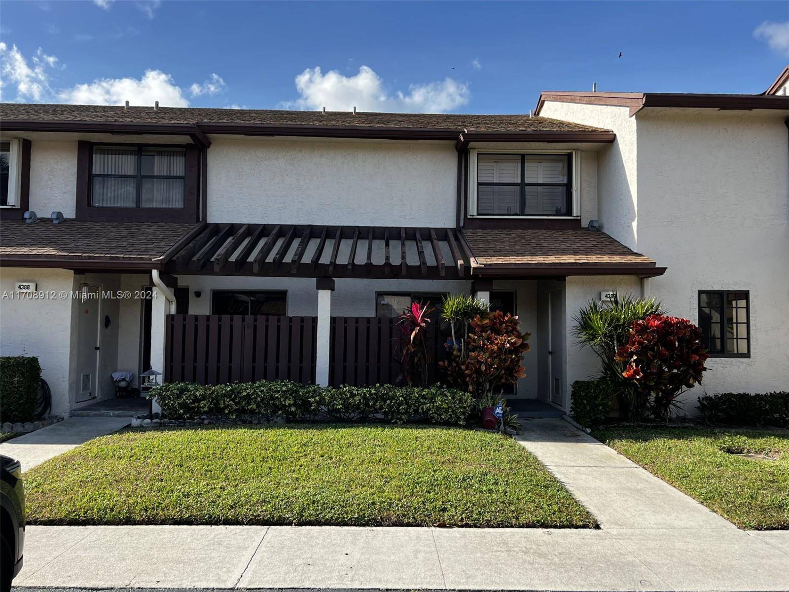 Discover the perfect blend of space and value with this generously sized townhouse, offering exceptional features at an attractive price.