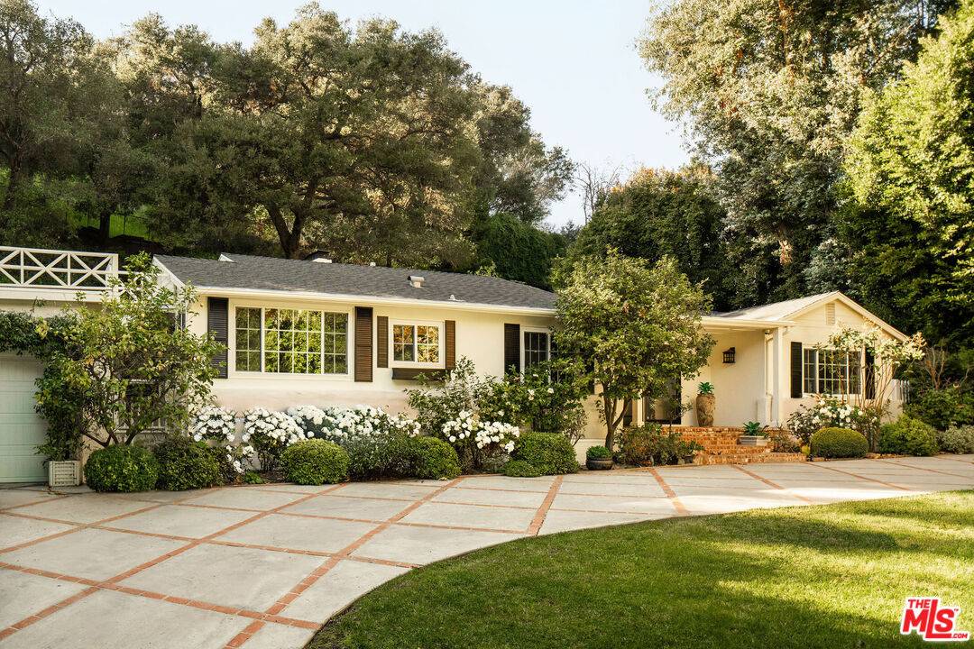 2533   Benedict Canyon Dr 3BR Beverly Hills Post Office | B.H.P.O. La