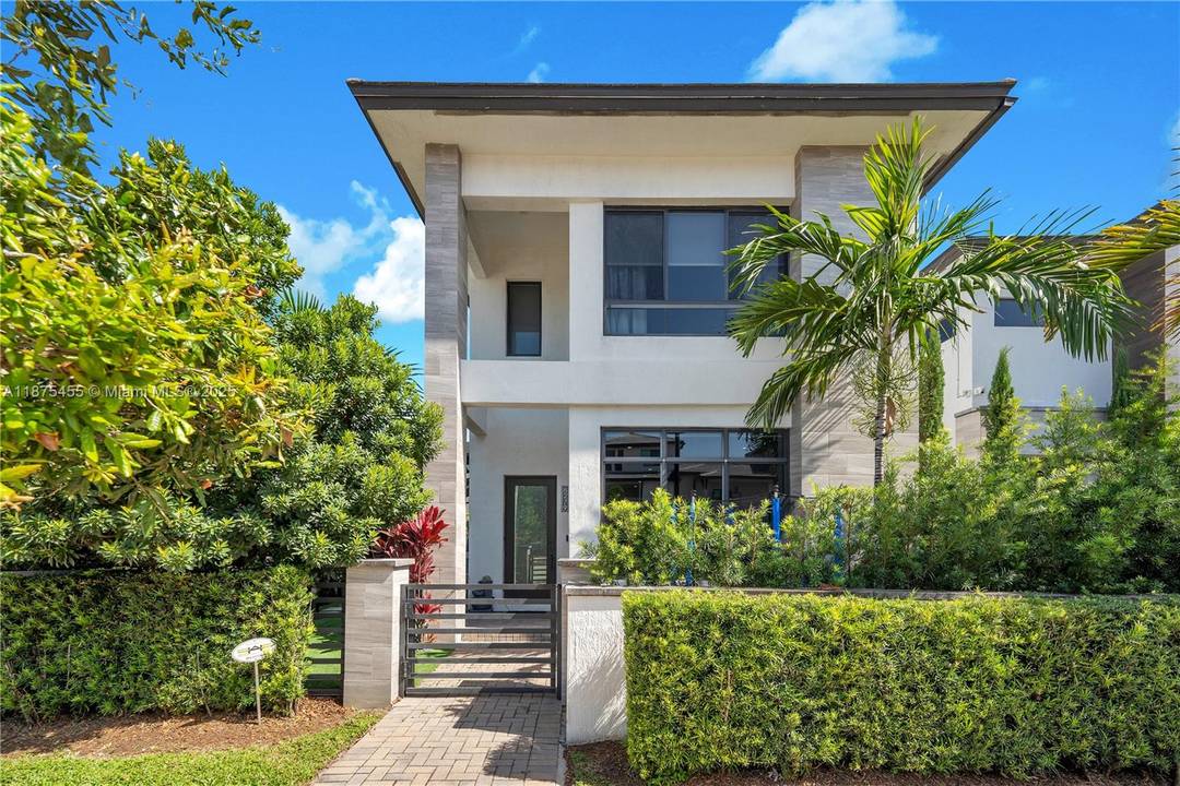 Welcome to this stunning modern corner Cadiz model B offering upscale living in the heart of Downtown Doral.