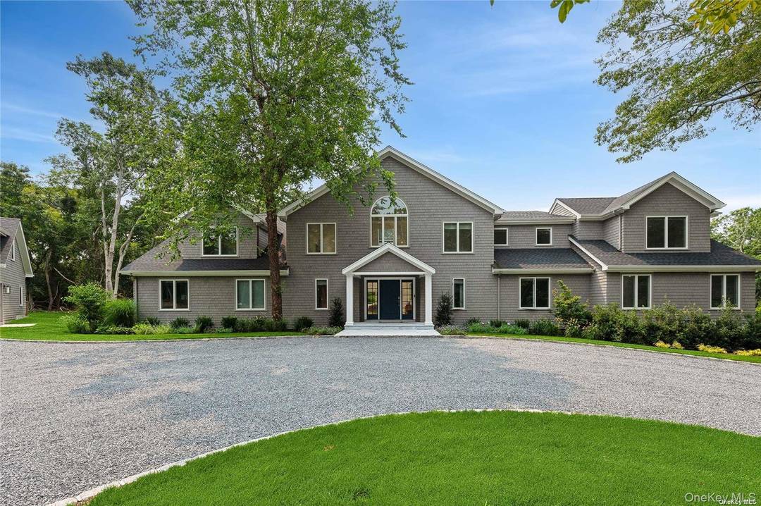 EXCEPTIONAL QUOGUE VILLAGE RENTAL.