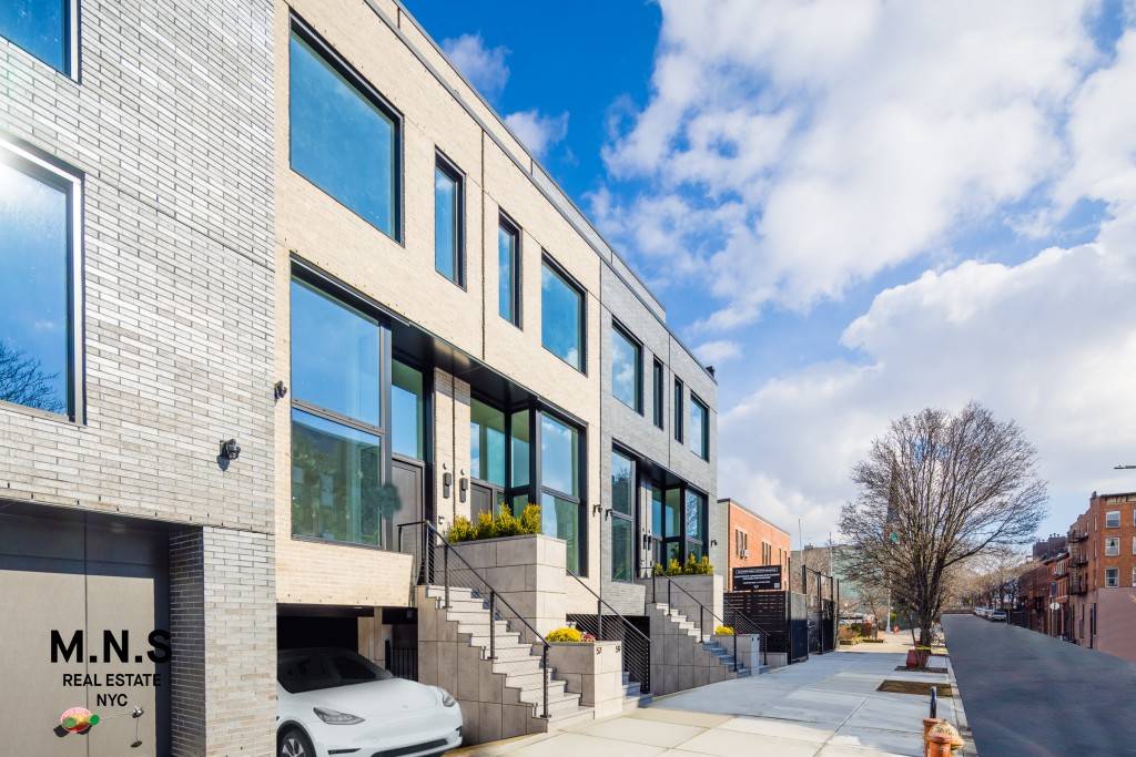Set among a collection of four sprawling townhomes on a charming, tree lined street in the Columbia Street Waterfront District of Brooklyn, this Summit Street townhome features private parking, ample ...
