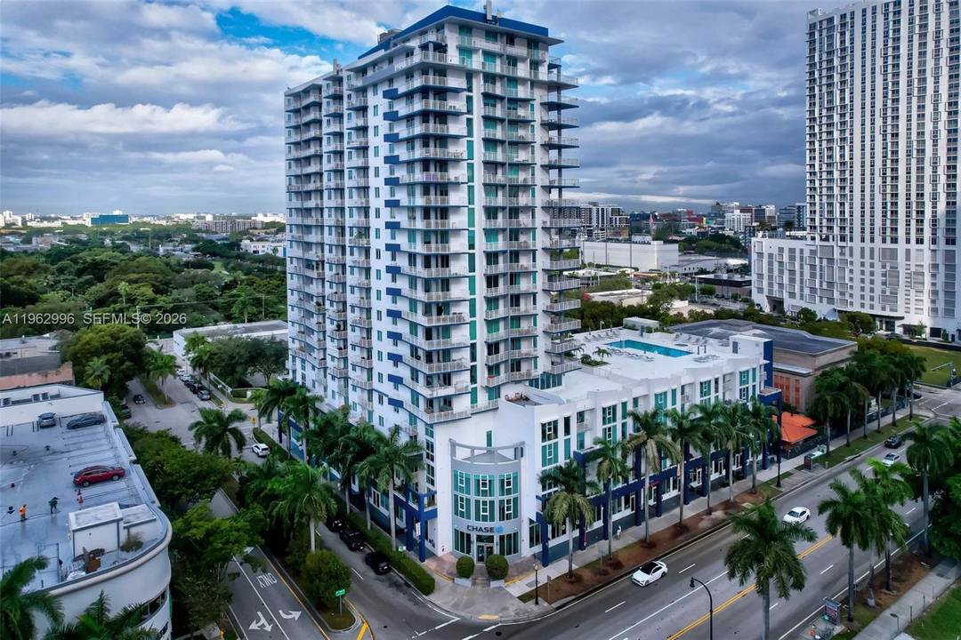 Unprecedented opportunity Acquire entire 18, 781 SF retail portfolio 11 units PLUS Transferable Development Rights TDRs at 1800 Biscayne Plaza, Edgewater.