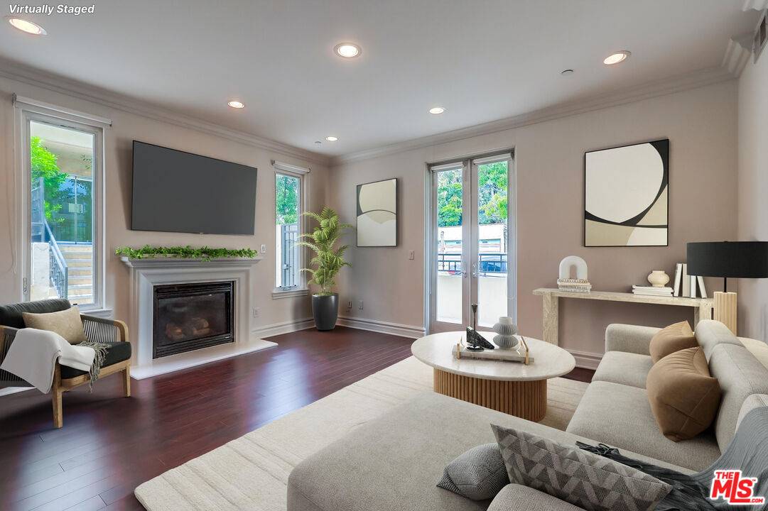 8610   Chalmers Dr 2BR Beverlywood La