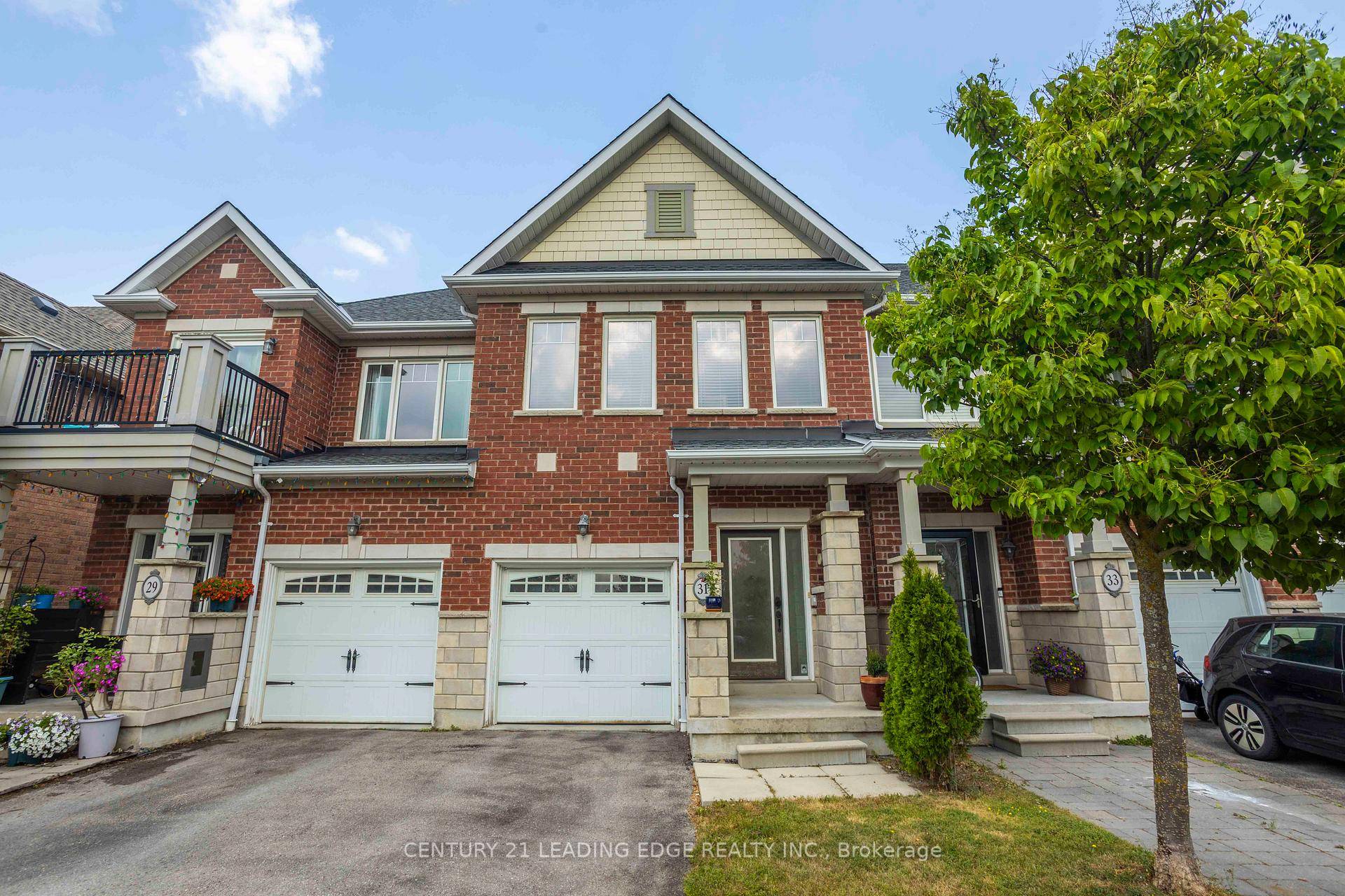 Welcome to 31 NW Passage in beautiful Stouffville.