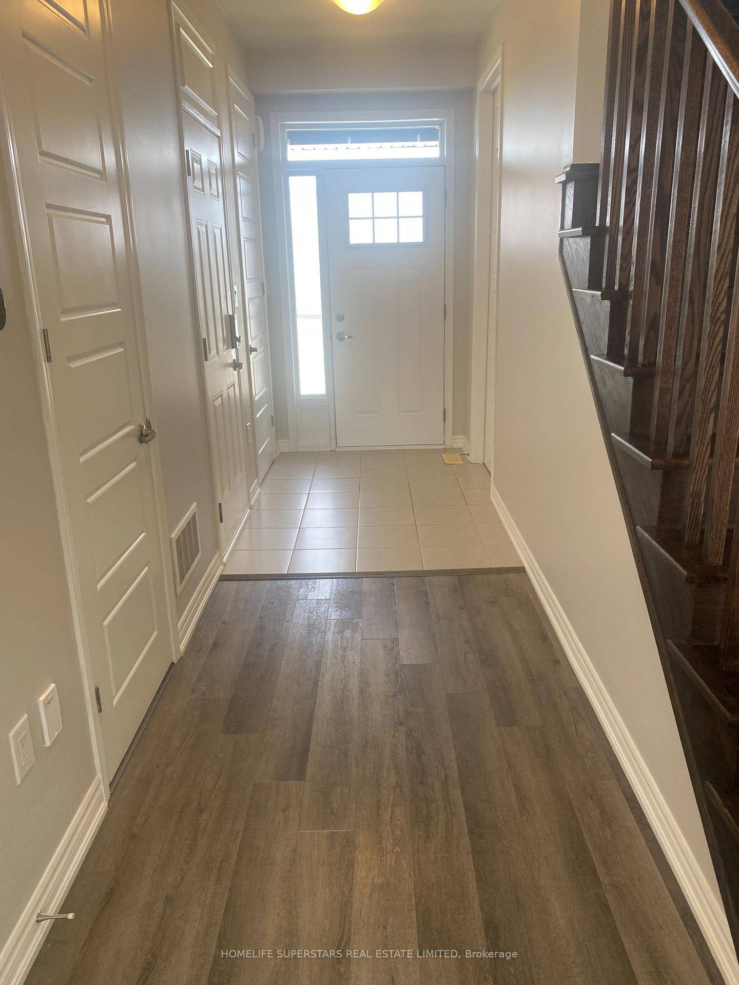 2 Story 3 Bedroom Townhouse in Cobban community, bright and spacious with an open concept layout with high ceilling on main floor, Oak stairs, Stylish and bright Kit.