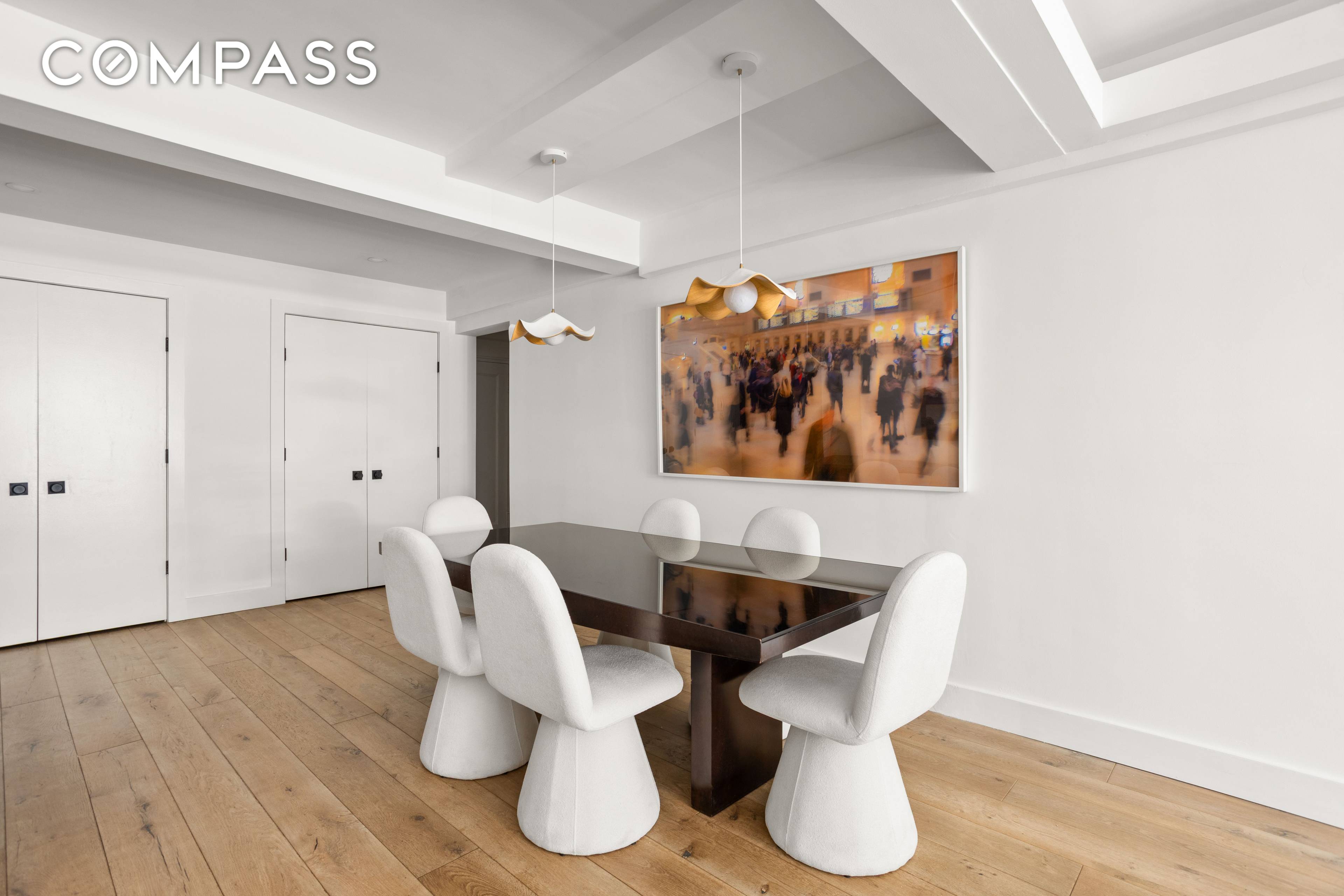 Welcome home to this beautiful, fully renovated apartment on East 74th Street between Fifth and Madison Avenues, half a block from Central Park Sailboat Pond and surrounded by world class ...