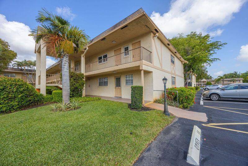 Sunny and bright 2 bed 2 bath corner unit with side windows and recently installed skylights in the heart of Lakeview Greens Neighborhood.