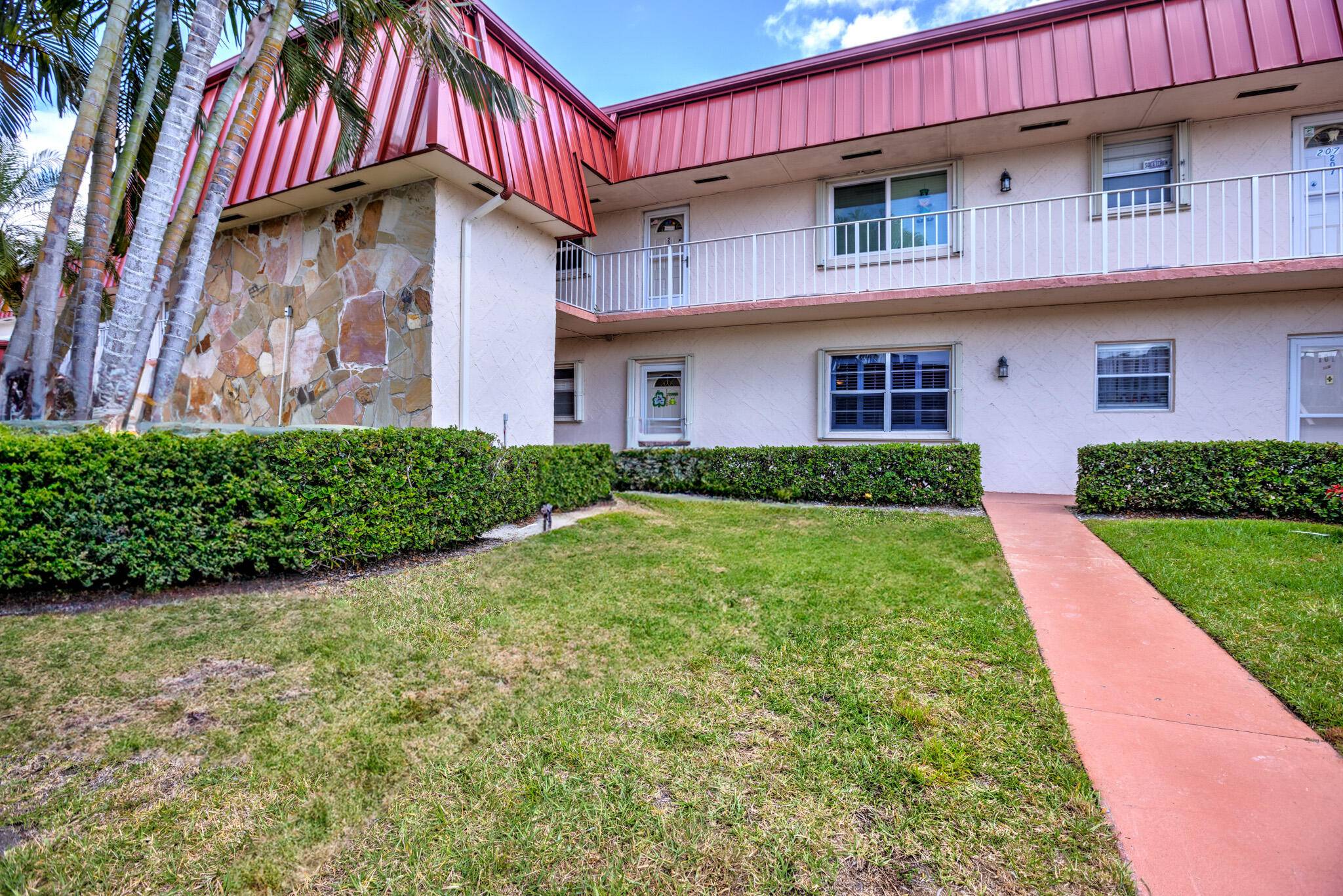 Very nicely kept 2 Bedroom 2 Bath ground floor condo.