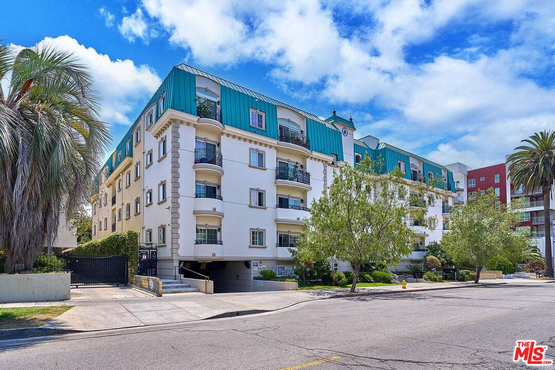 722  S Oxford Ave 3BR Hancock Park La