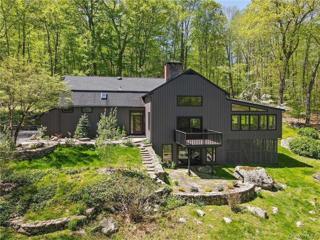 Stunning Contemporary Farmhouse in Pound Ridge, NY Nestled on over 3 acres of secluded woodland, this breathtaking three bedroom home with three fireplaces seamlessly blends modern elegance with rustic charm.