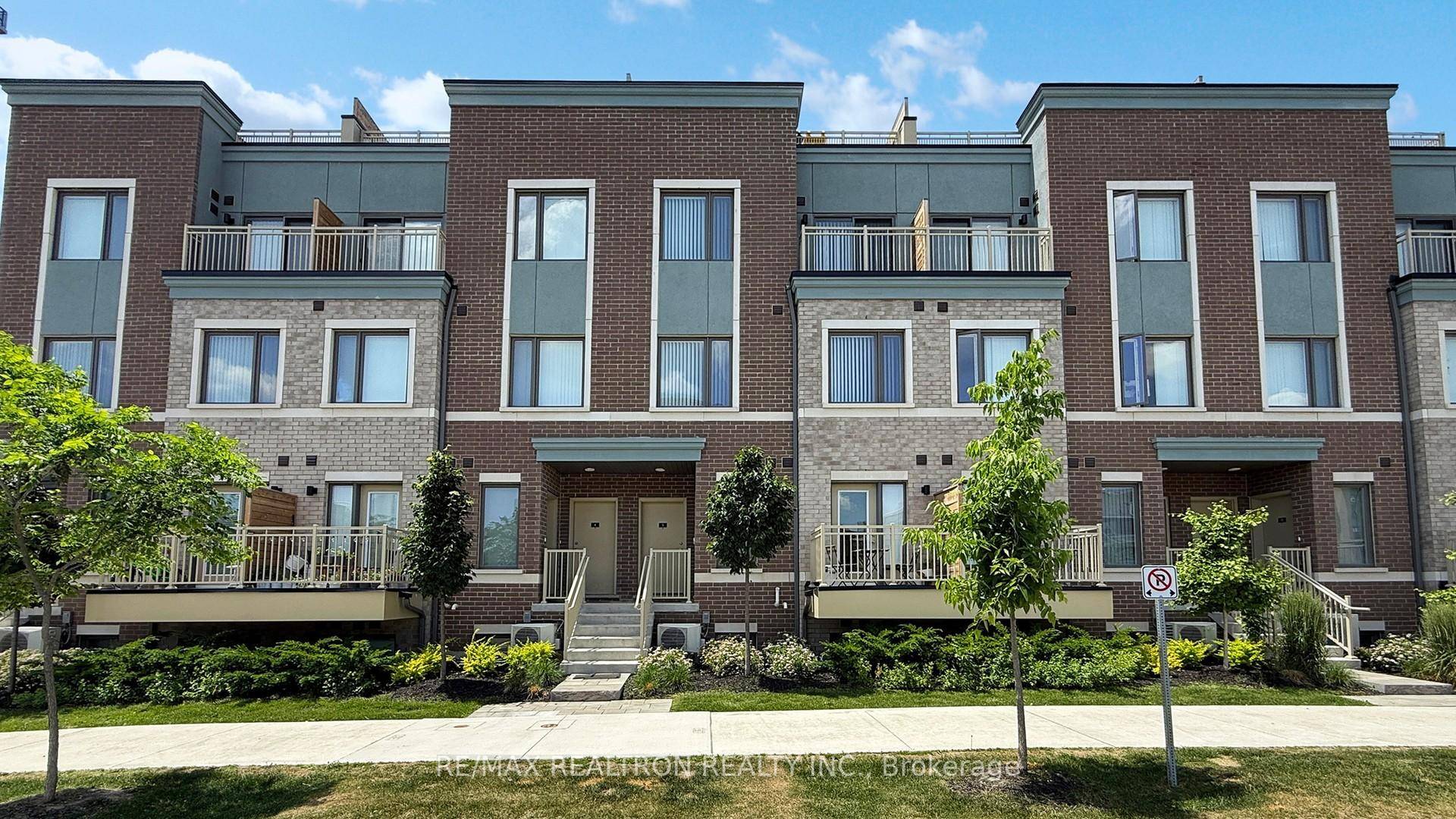 Discover the best of both worlds at Lake and Towns, an elegant urban townhome perfectly situated in South Etobicoke's vibrant community, offering the ideal blend of natural beauty and urban ...