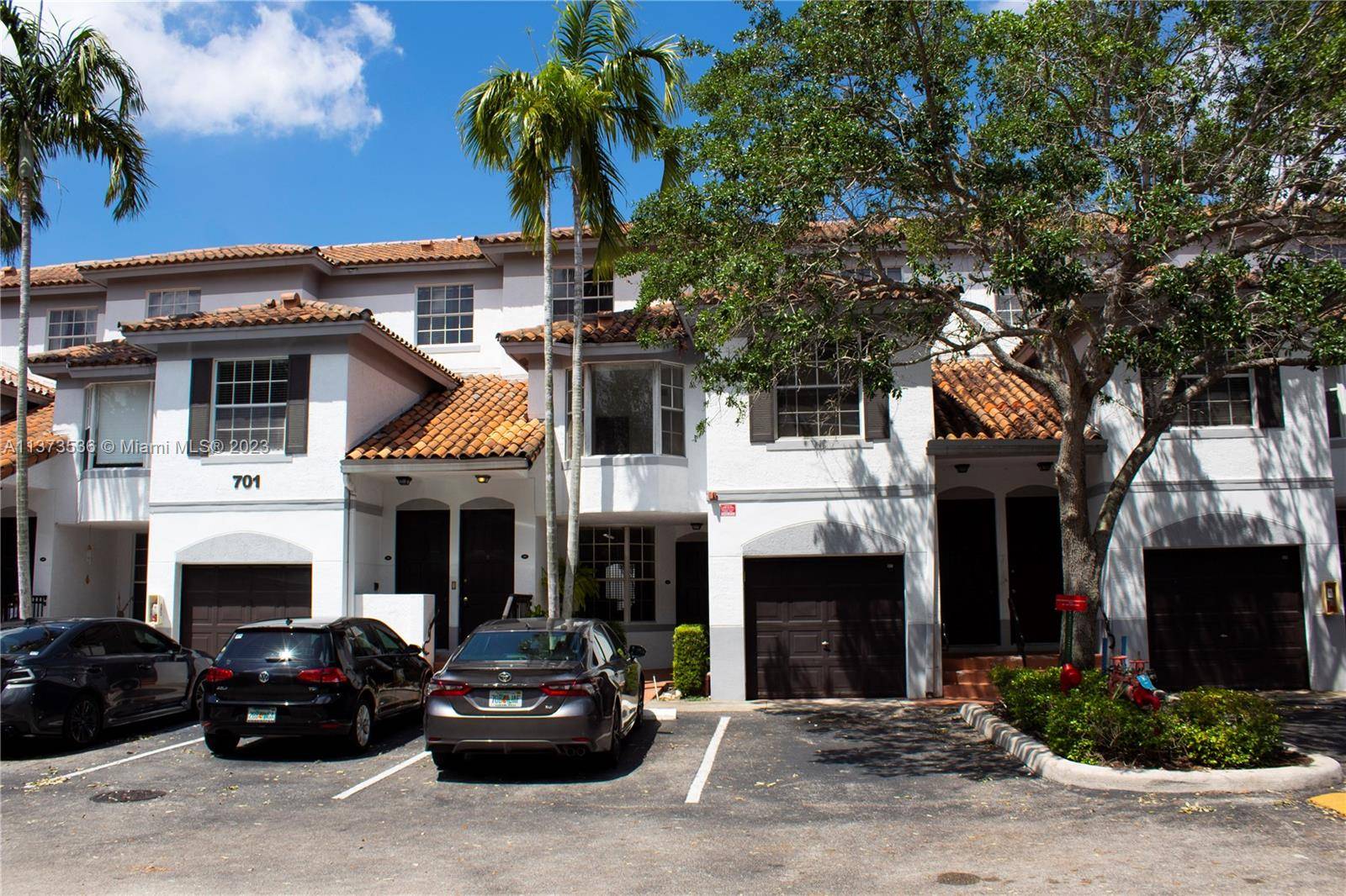 Beautiful fully renovated 3 bedroom 3 bath condo with great features.