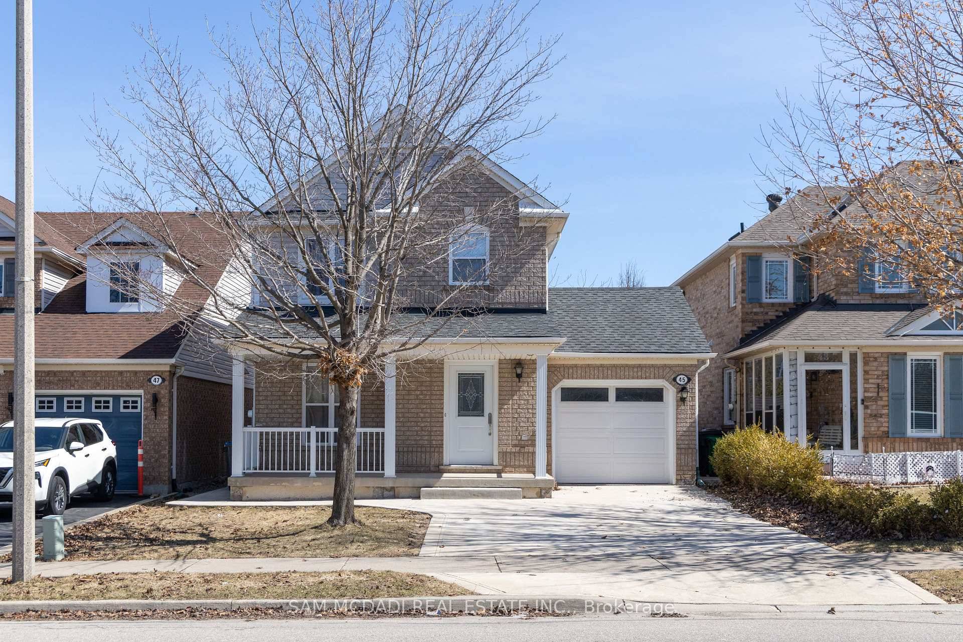 Experience the perfect blend of comfort and convenience in this stunning 2 storey home located in the highly desirable Fletchers Meadow neighbourhood.