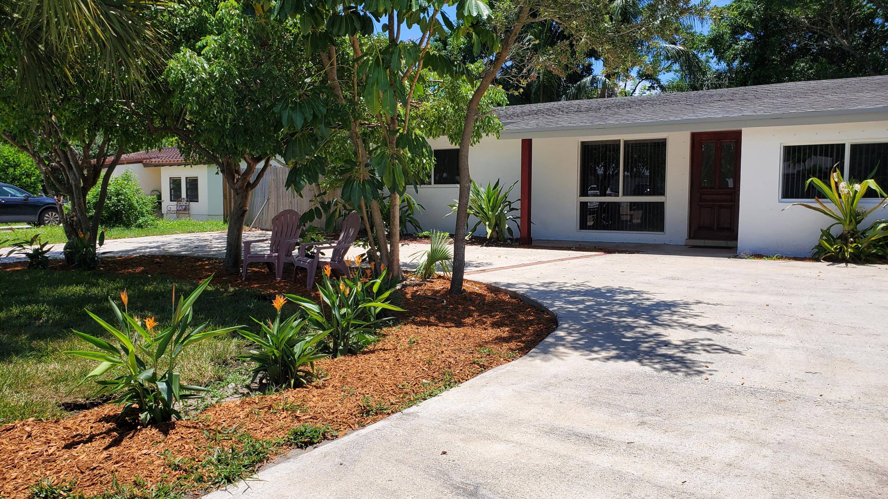 Perfect opportunity to rent a charming single family home in East Boca Raton Florida.