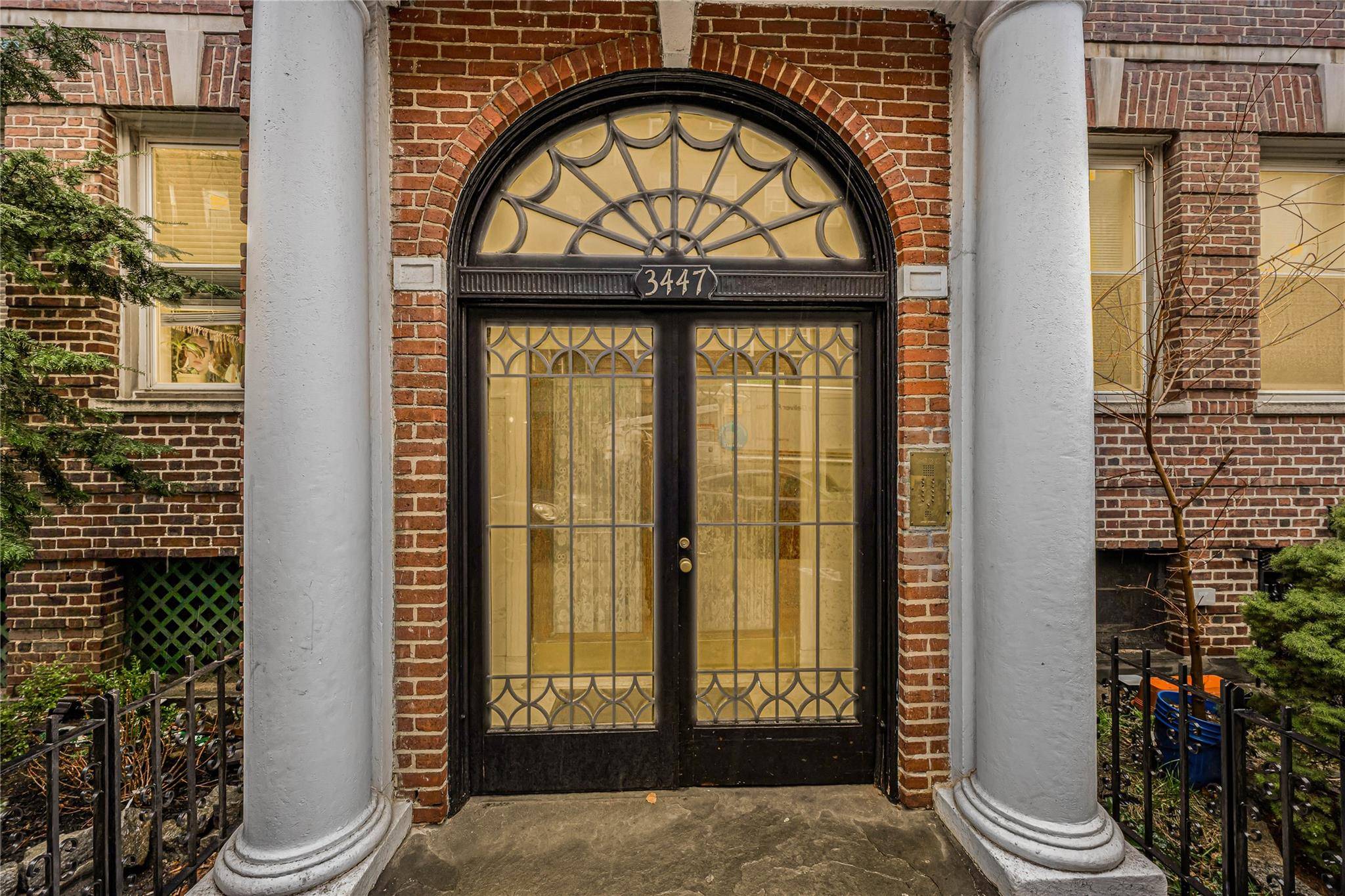 Welcome to this well maintained 2 bedroom, 1 bathroom apartment in the heart of Jackson Heights !
