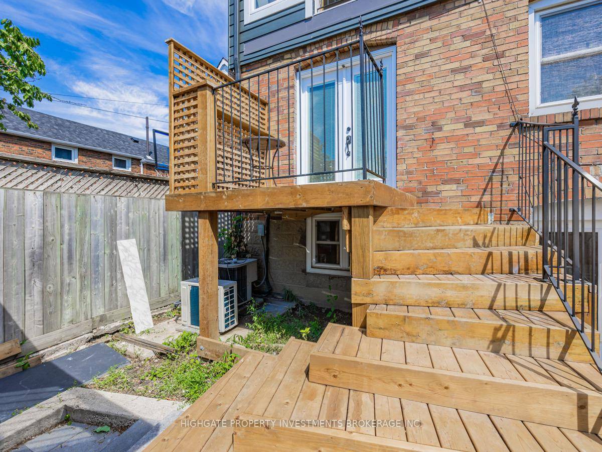 Recently Renovated. Stunning 1 Bed, 1 Bath Dufferin Eglinton W Private Backyard Deck.